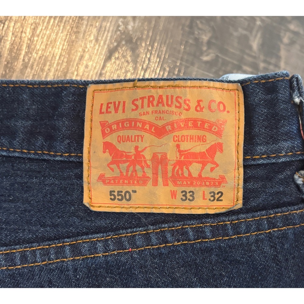 Levis 550 Relaxed Fit Jeans Mens 33x32 Dark Wash Indigo Denim Tapered Leg - Picture 2 of 3